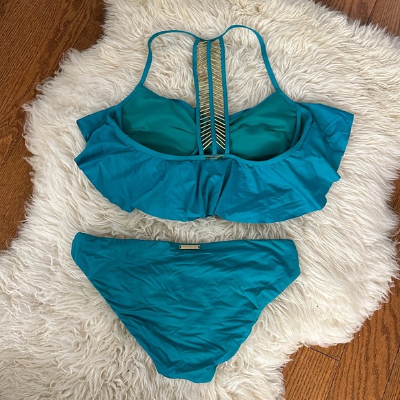 Stunning 2 piece - Picture 2 of 7